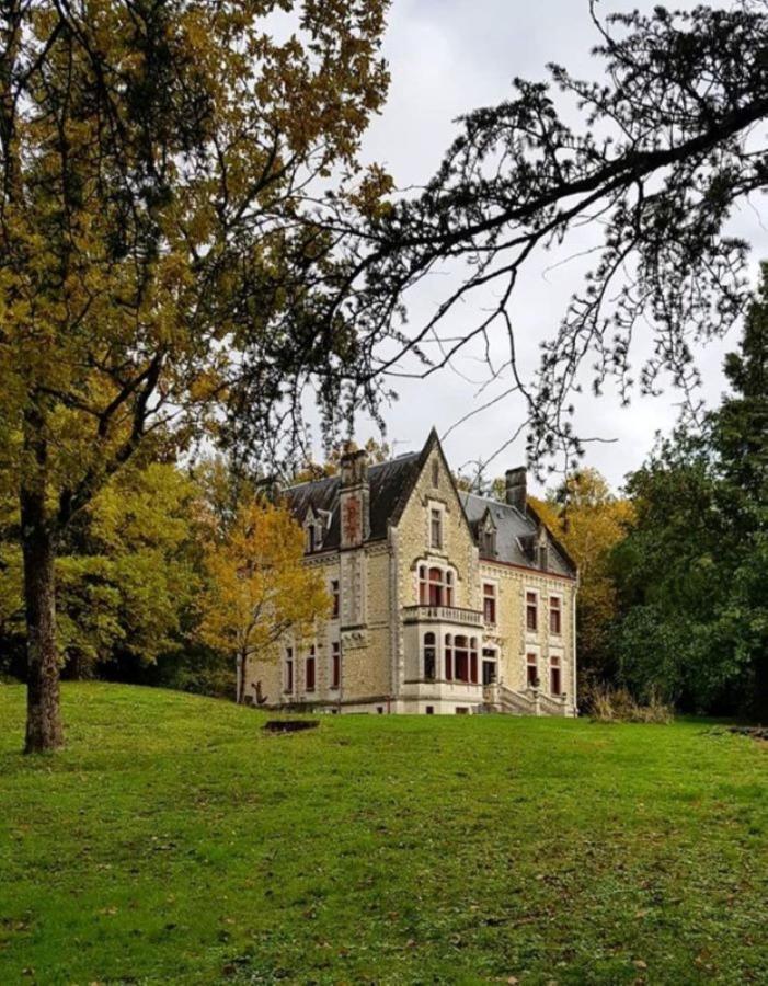 Chateau La Thuiliere Saint-Front-de-Pradoux Exteriér fotografie